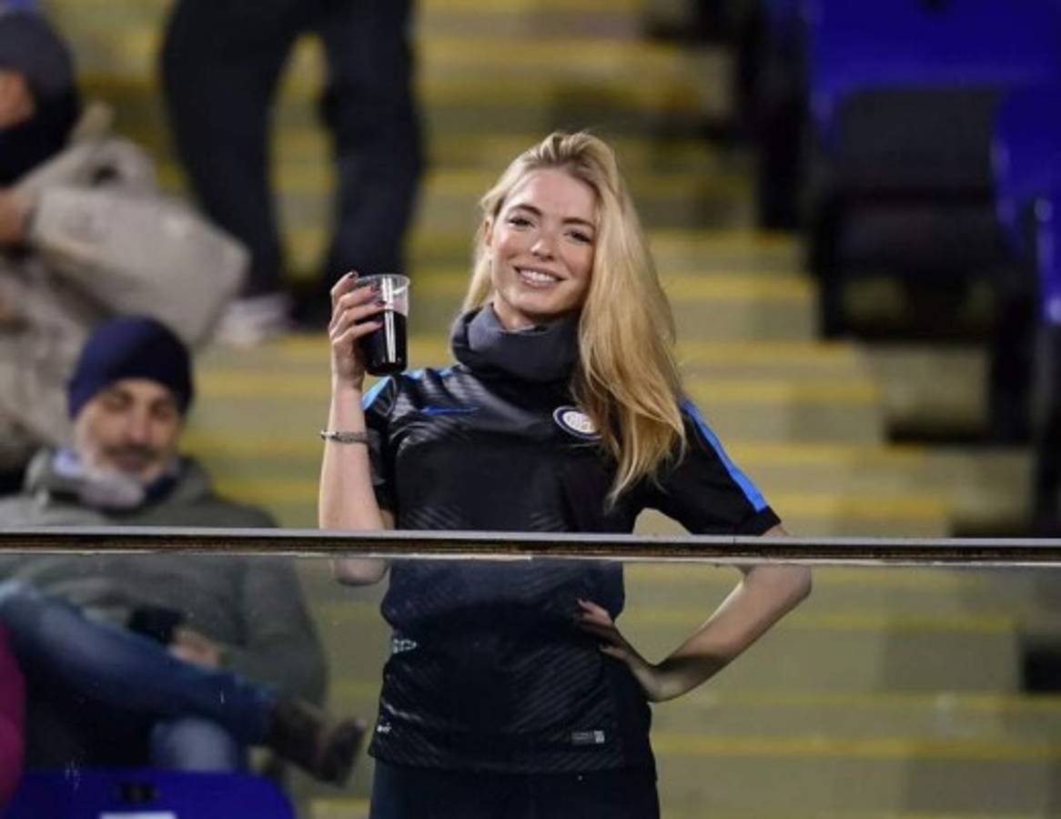 April Summers, la fanática que tiene Roberto Mancini