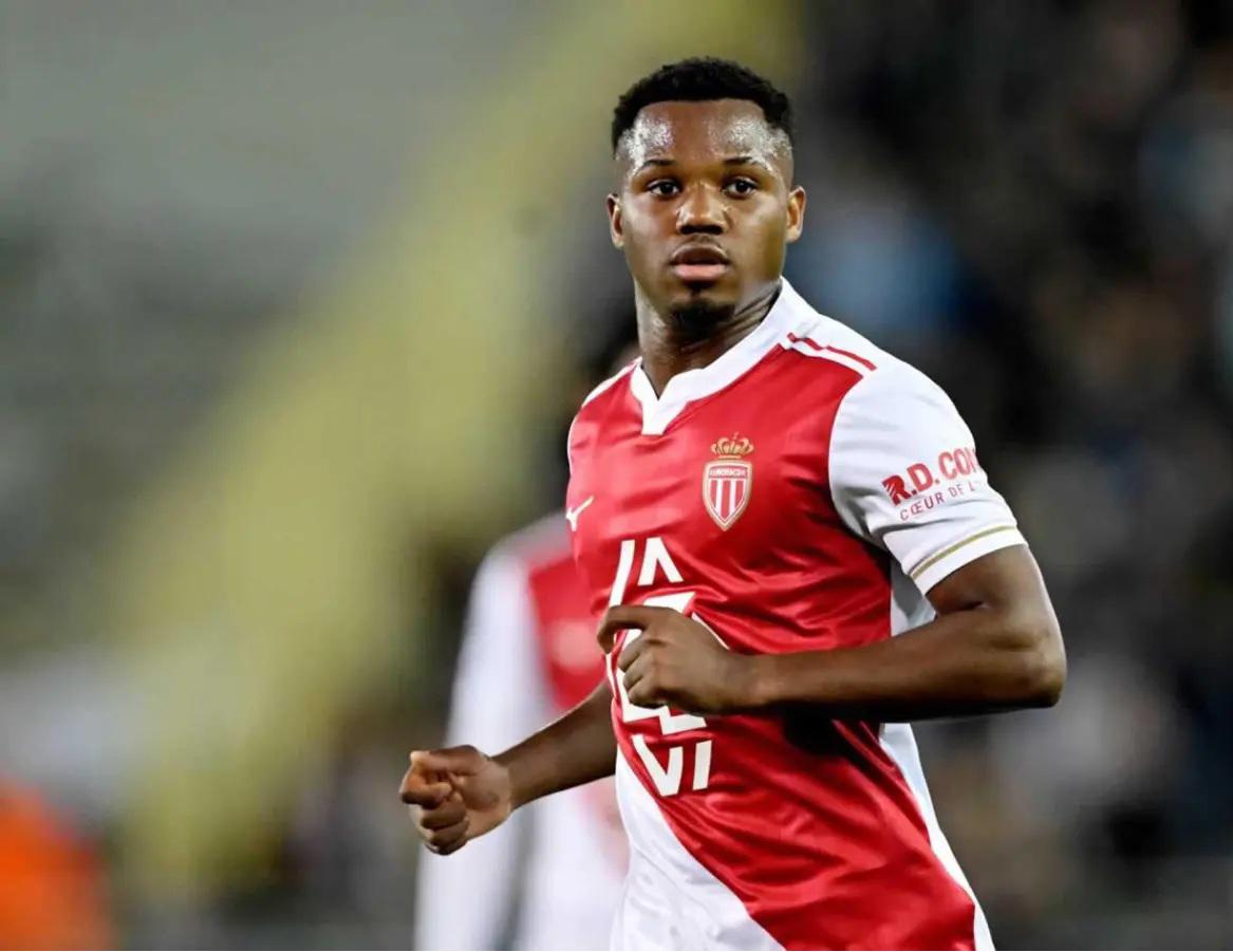 Hansi Flick pide que lo regalen o venda: el jugador que no quiere ni ver en Barcelona y el club toma decisión