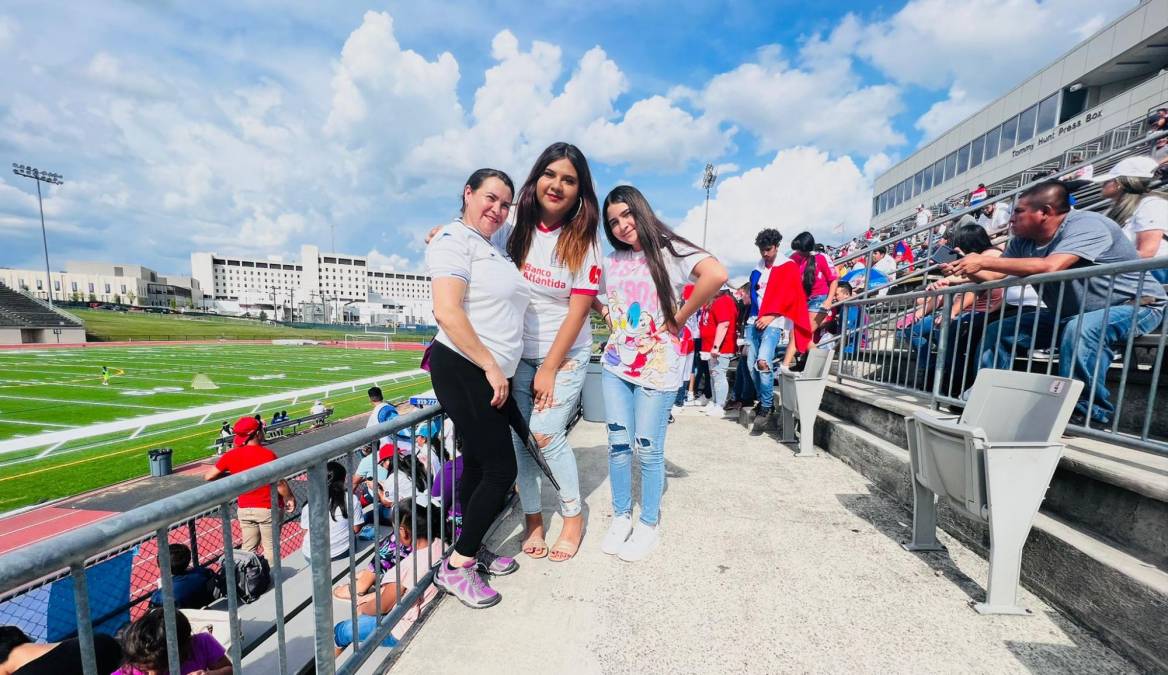 Belleza hondureña invade el Memorial Stadium de Durham para presenciar el amistoso Olimpia vs Comunicaciones