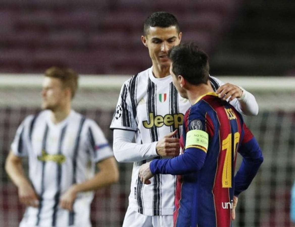 Risas y abrazo entre ambos: Messi no apareció y Cristiano Ronaldo brilló en el Camp Nou