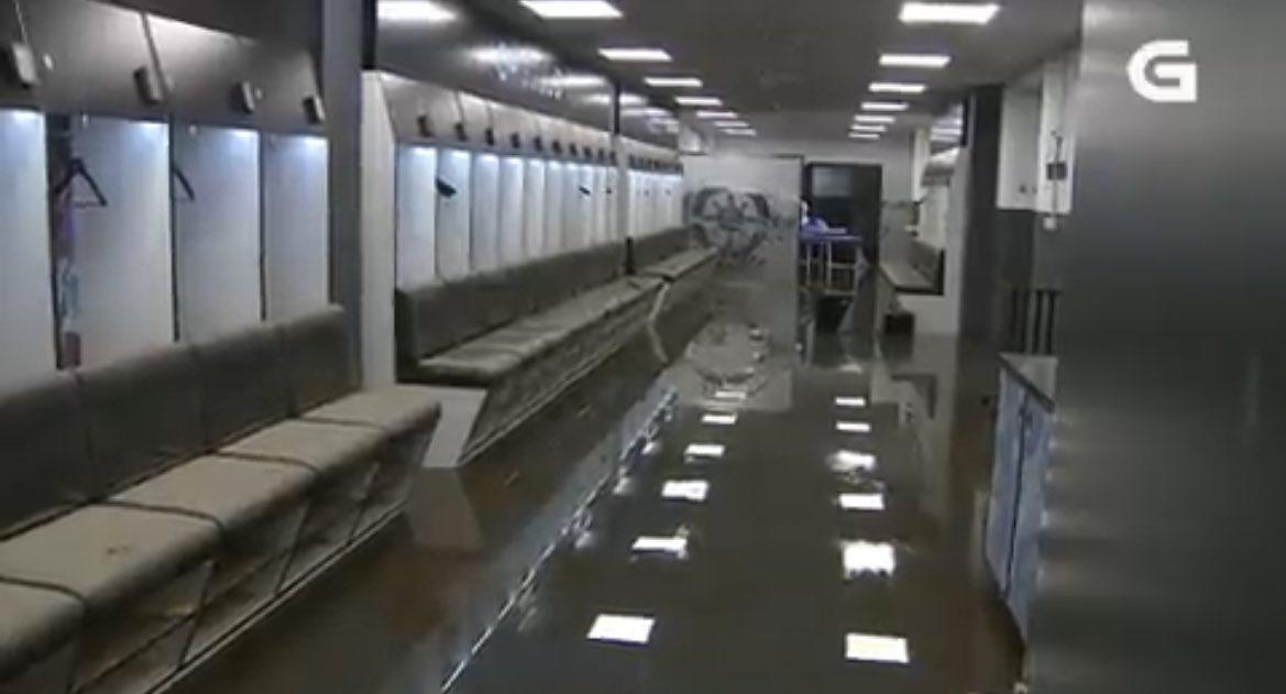 ¡Es de primera y alcanzó hasta un metro de agua! Así se inundó estadio de la Liga Española (FOTOS)