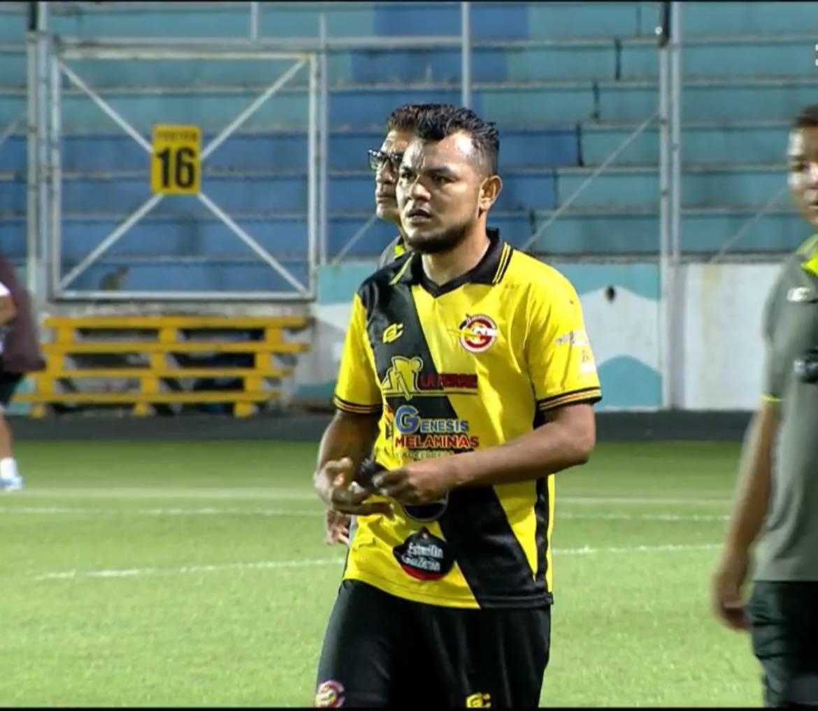 FICHAJES: Motagua va por goleador, Parrillas One anuncia DT argentino, Policía Nacional ficha y Gabriel Araújo es noticia