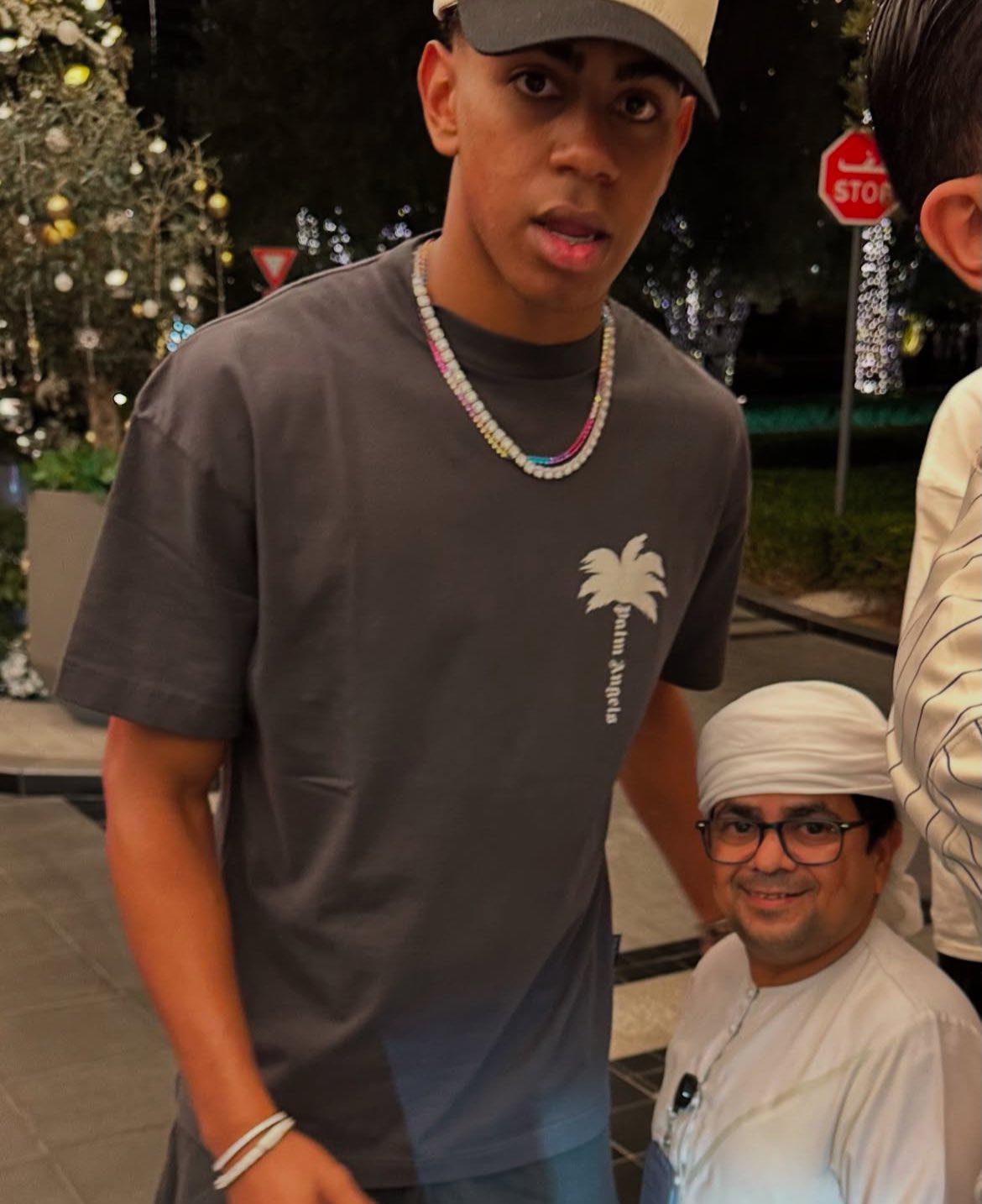 Las exóticas vacaciones de una estrella del Barcelona para despedir el 2024: osos, tigres y hasta serpientes