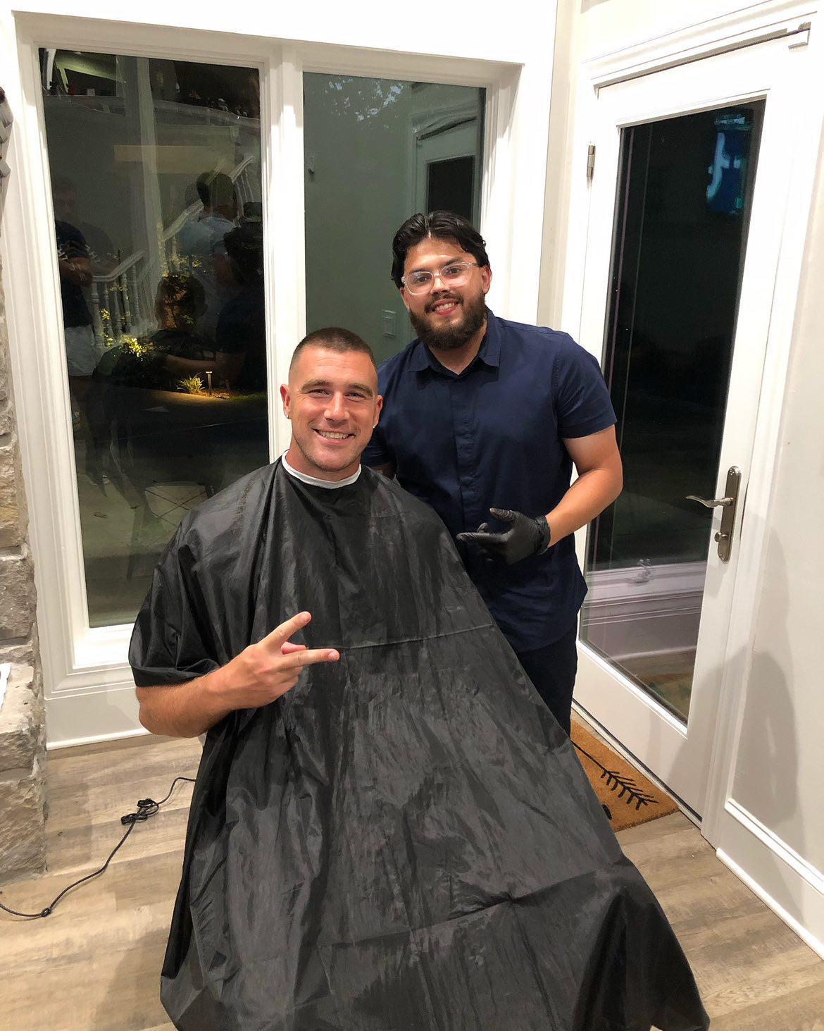 Este es Travis Kelce, jugador de Kansas City Chiefs de la NFL.