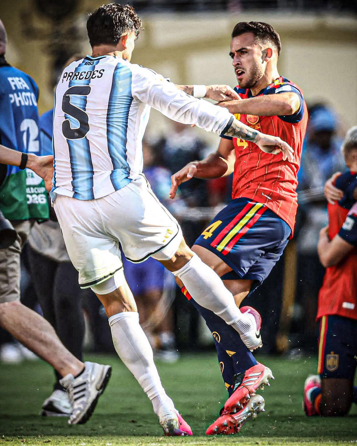 FIFA destroza a Argentina: el histórico castigo a Paredes y Gavi no se salvó