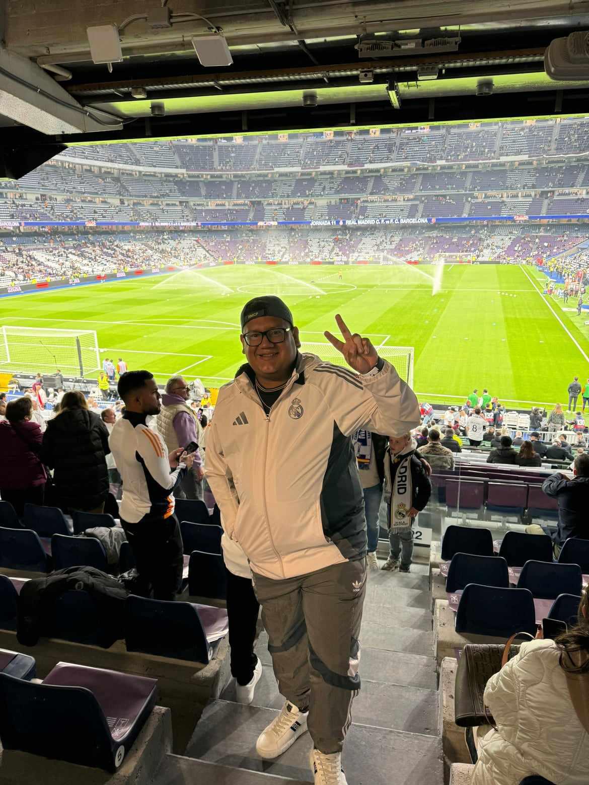 El infiltrado en el Bernabéu, Vinicius cambió de look y personalidades hondureñas en el Clásico Madrid - Barça