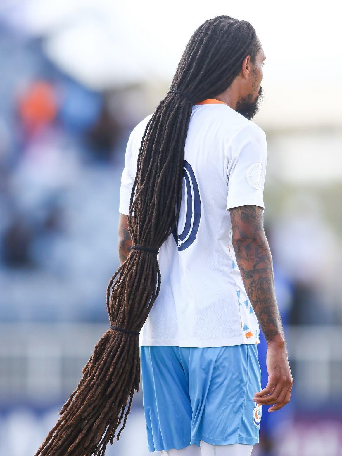 Concacaf: las insólitas rojas que provocó jugador de 1.5 metros por sus trenzas