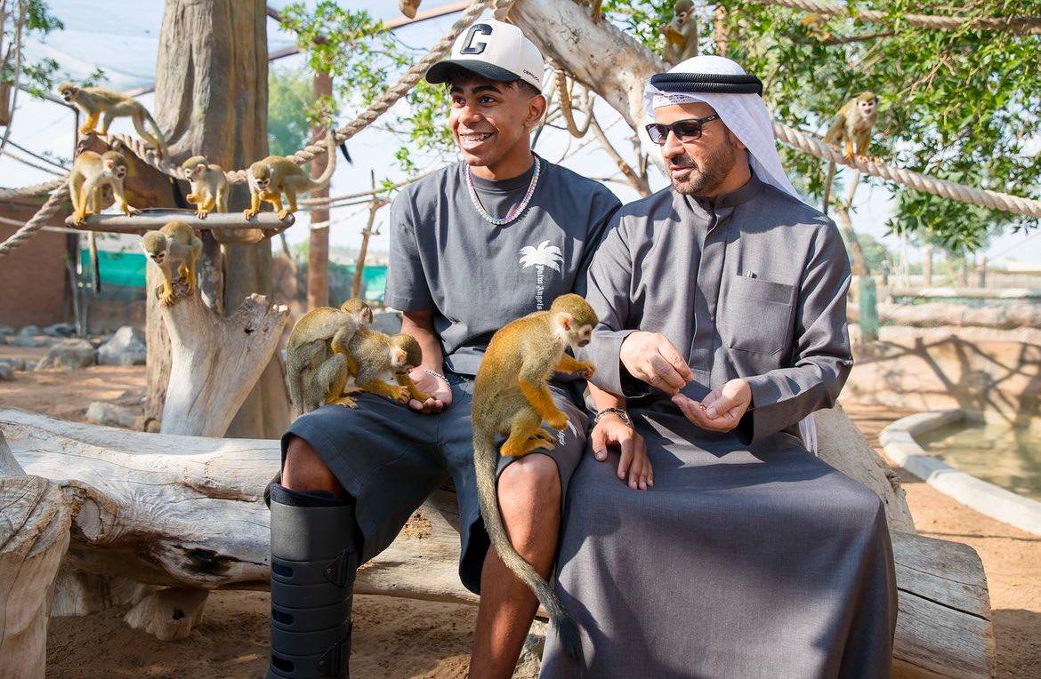 Las exóticas vacaciones de una estrella del Barcelona para despedir el 2024: osos, tigres y hasta serpientes