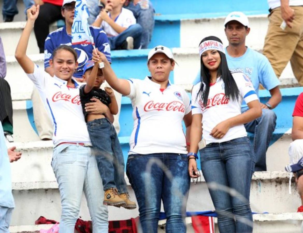¡BELLEZA! ¿Quién era el bomboncito que se paseaba por las gradas del Nacional?