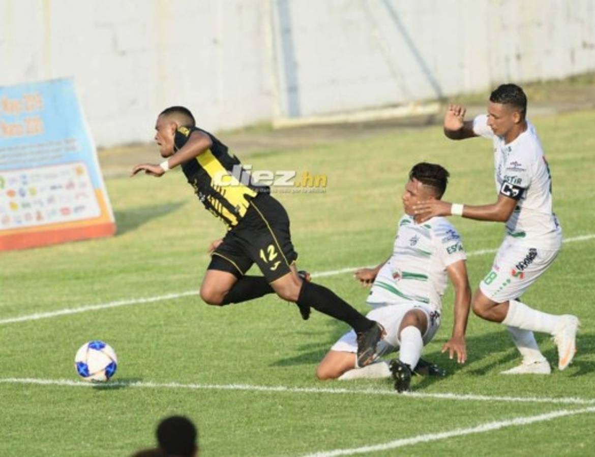 No se vio en TV: Festejo de Diego, la fisioterapeuta del Honduras Progreso y Vargas increpó al árbitro