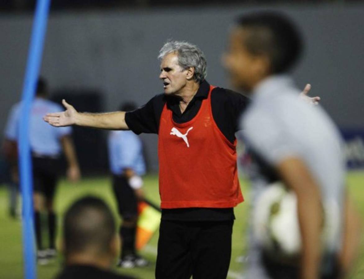 FOTOS: Así fue el sufrimiento de Marito Zanabria antes de renunciar en Real España