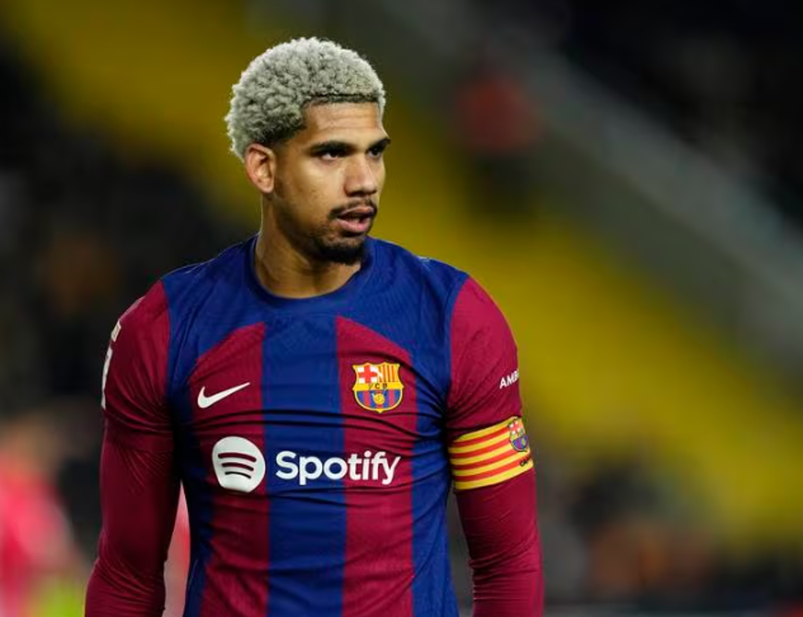 Locura del Bayern por Araujo y Xavi le pide un fichaje al Barça; club español insiste por el Choco Lozano y Keylor es noticia