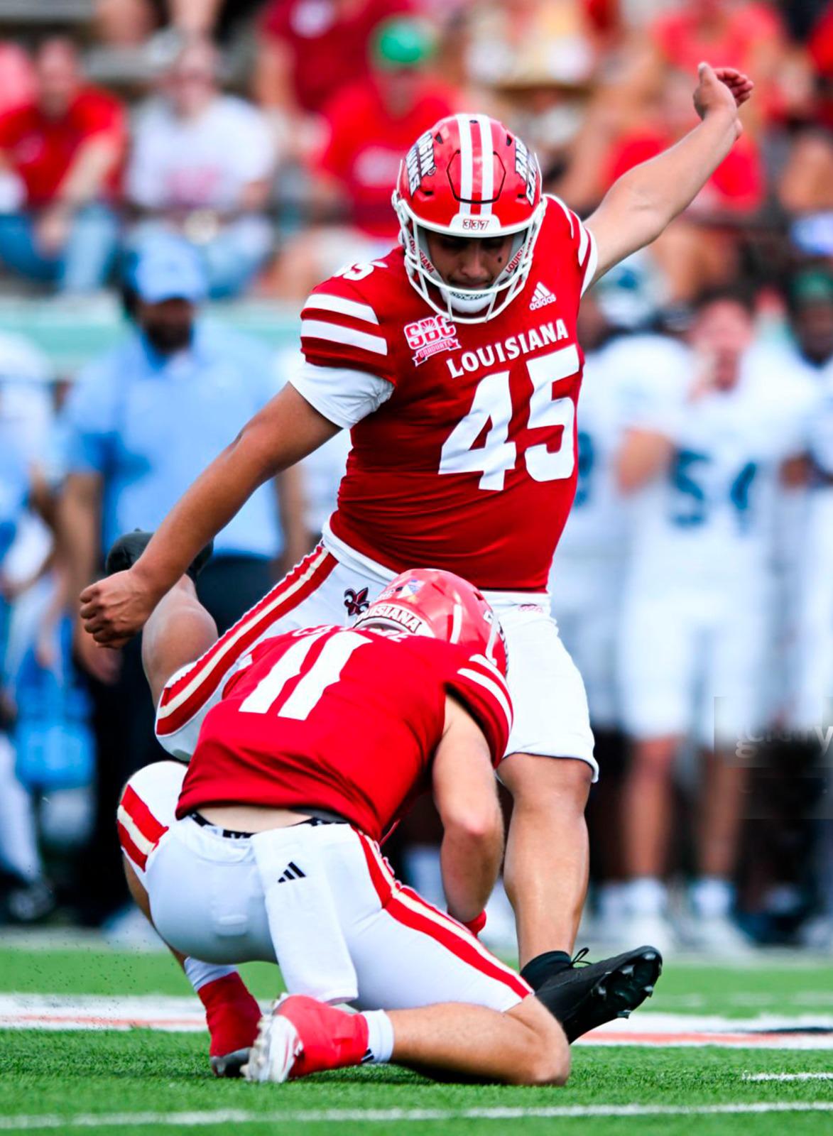 Kenneth Almendares, el hondureño que ganó el premio al mejor pateador de todo el fútbol americano universitario de USA