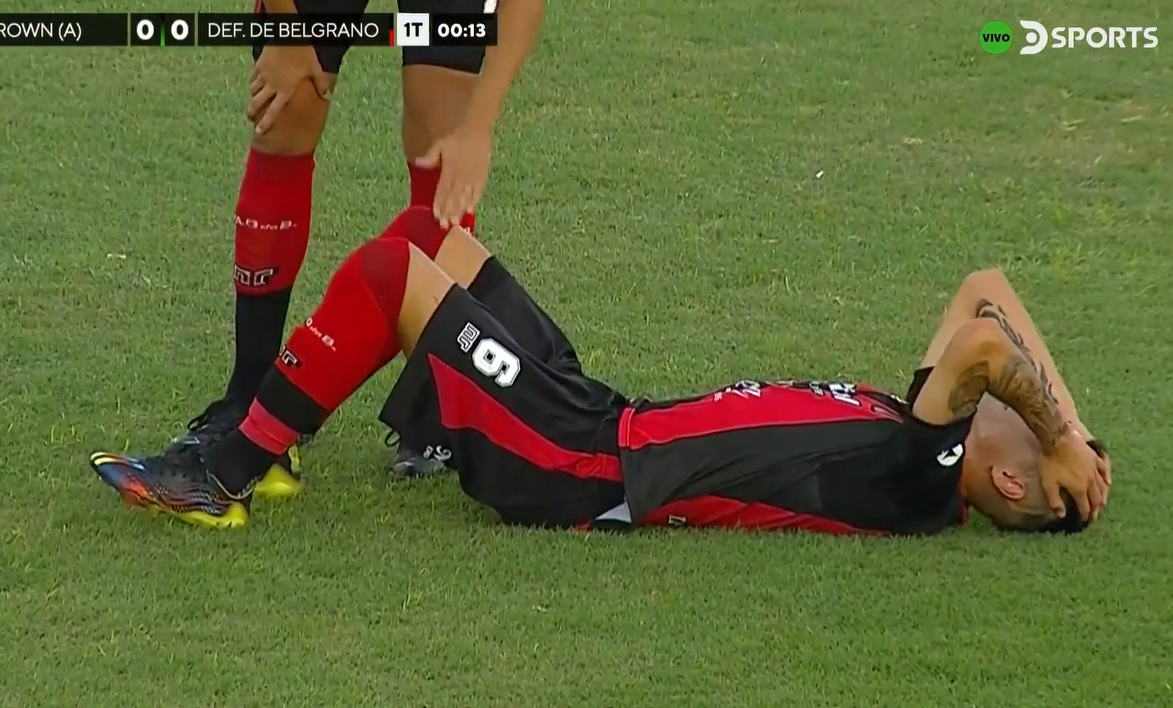 Juan de Tomasso se lesionó cuando apenas comenzaba el partido.