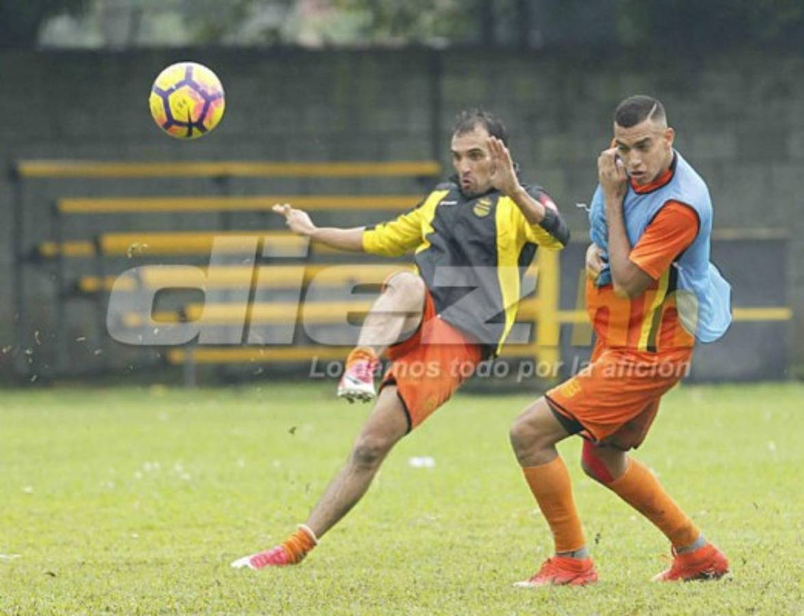 Entre regalos, jugando billar y muchas sonrisa se entrenó el Real España
