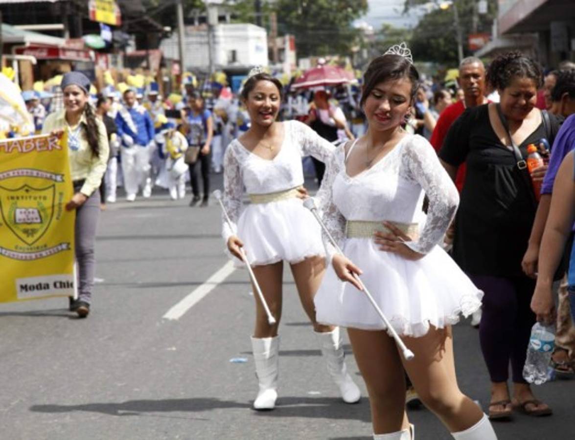 Las palillonas que se robaron las miradas en desfiles en San Pedro Sula