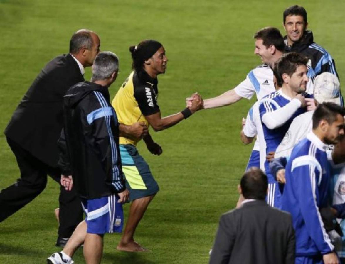 Increíble: Este es el doble que utilizó Ronaldinho para despistar a la prensa