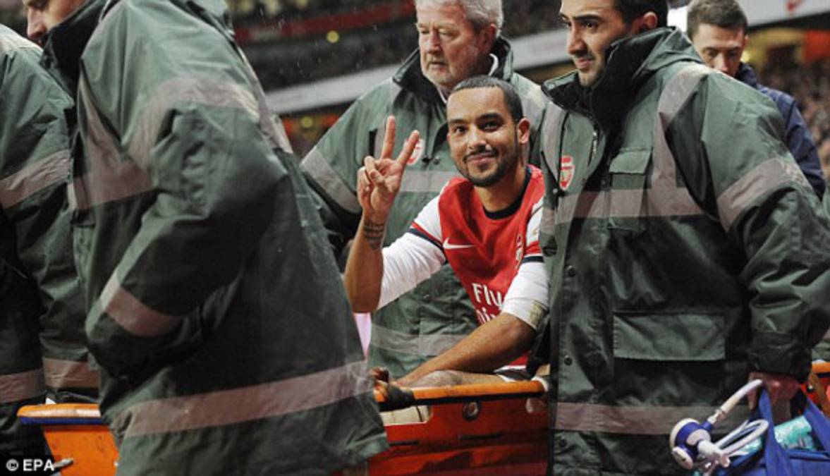 VIDEO: Theo Walcott desató la ira de los aficionados del Tottenham