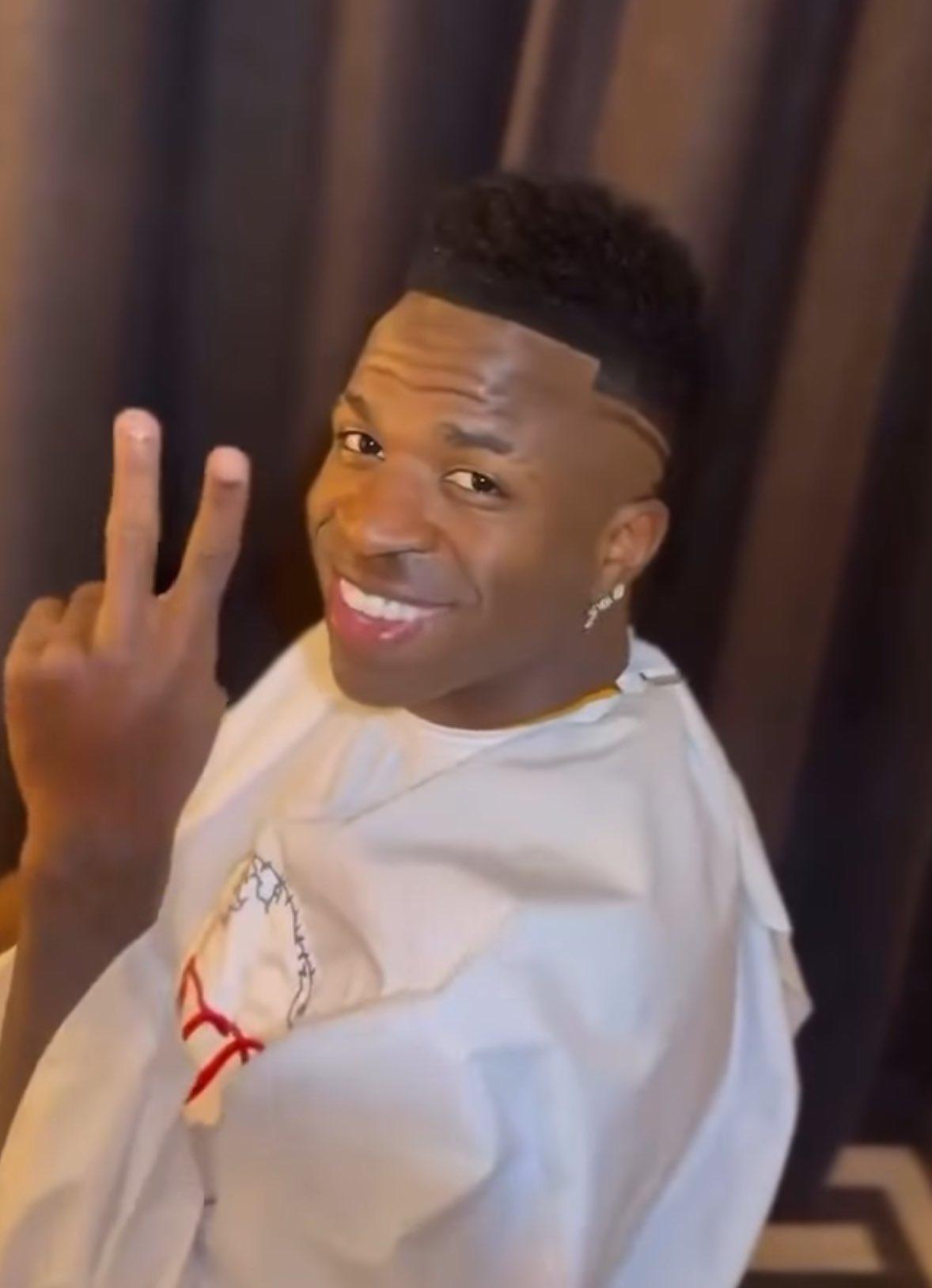 El infiltrado en el Bernabéu, Vinicius cambió de look y personalidades hondureñas en el Clásico Madrid - Barça