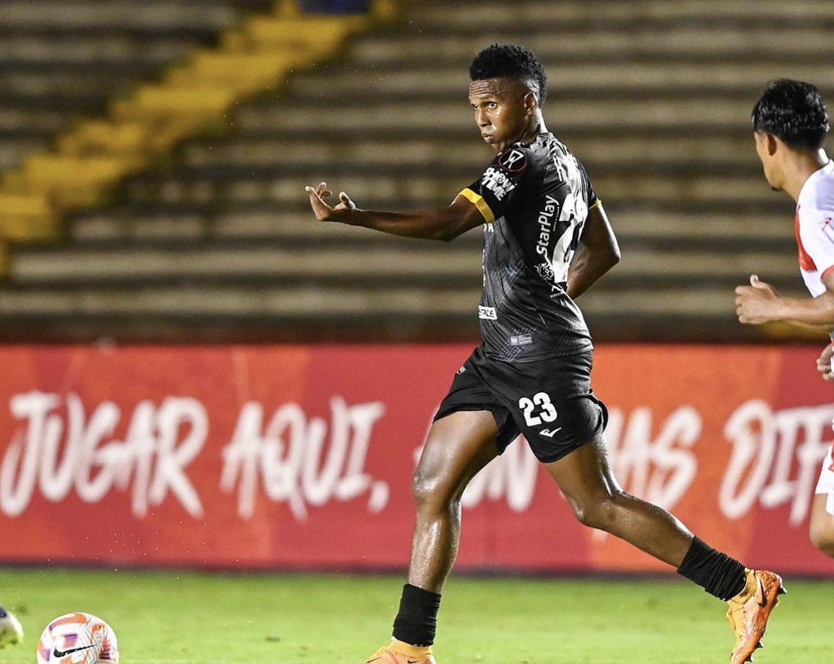 FICHAJES: Bajas en Olimpia, legionarios cambian de club, Auzmendi recibe propuesta y Motagua va por goleador mexicano