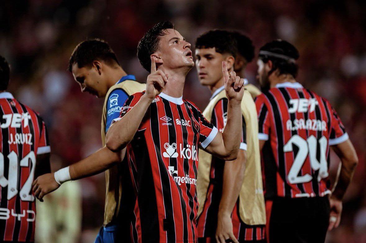 Los villanos del Motagua, la mano clara que no le pitaron al ciclón y tristeza tras eliminación
