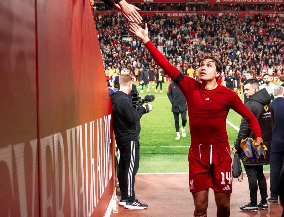 Rechaza al Real Madrid, Dibu Martínez a gigante y sorpresa en Barcelona
