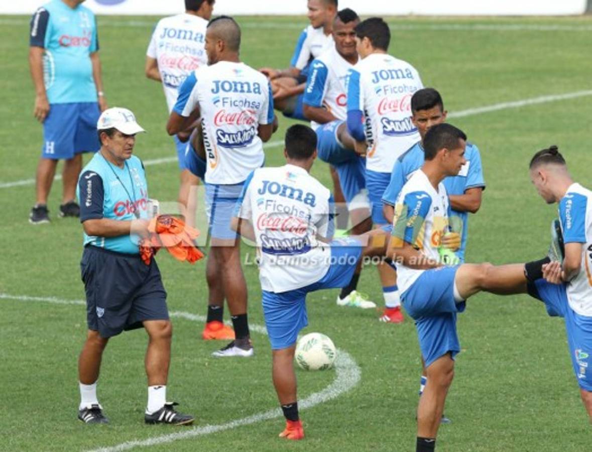 Caras largas, lesionados, nutrida presencia de prensa y una nueva dupla en Honduras