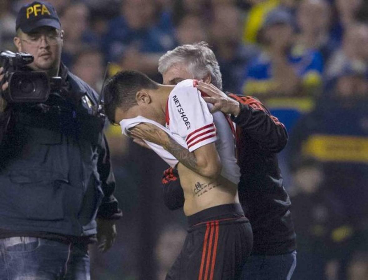 Aficionados de Boca Juniors lanzan gas pimienta a jugadores de River Plate