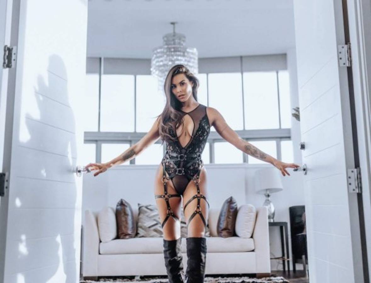 Camila Oliveira, la chica que aprovecha las peleas de UFC para vender contenidos para adultos