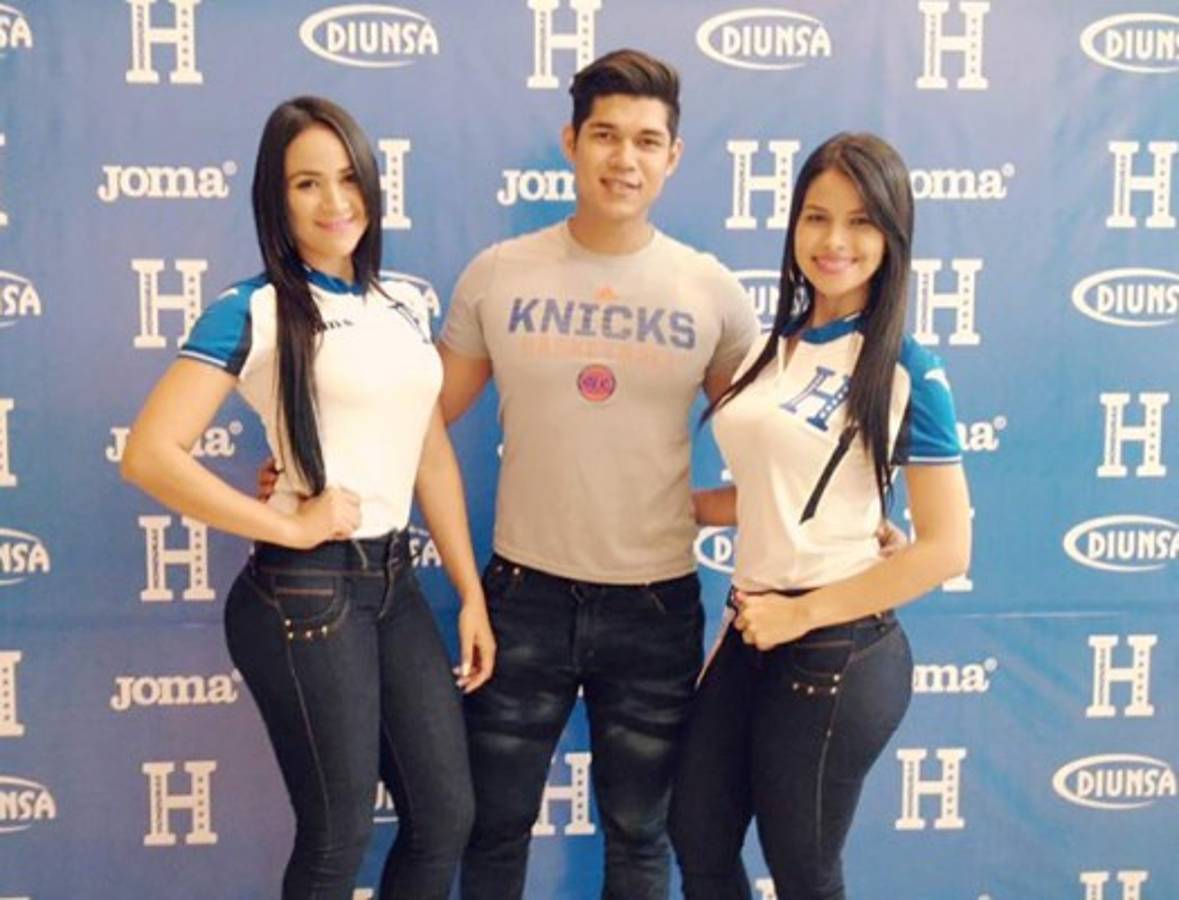 La belleza hondureña se pinta de azul y blanco cuando juega la Selección