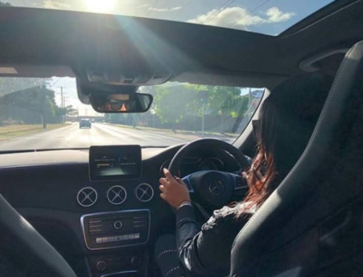 La vida de rica que lleva ahora la piloto que se convirtió en modelo para adultos: Autos y cirugías