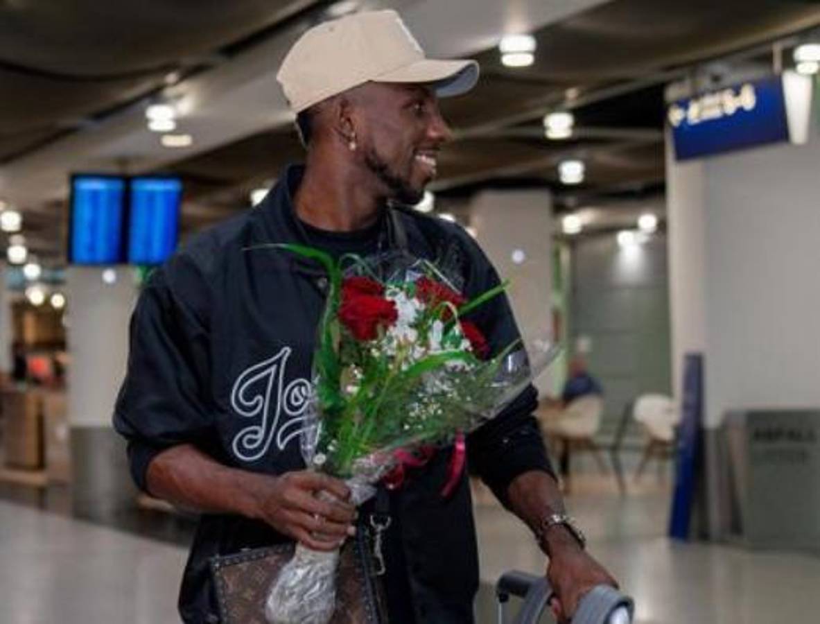 El jugador mexicano que vive en Arabia Saudita y quiere hacerle daño a Honduras: lujos, salario y la mujer que lo acompaña