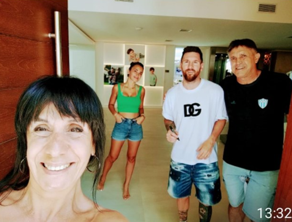 ¡Qué mala suerte! No pudo acompañar a su mamá a hacer un trámite y ella terminó en la casa de Messi: ‘‘Nunca me lo voy a perdonar’’