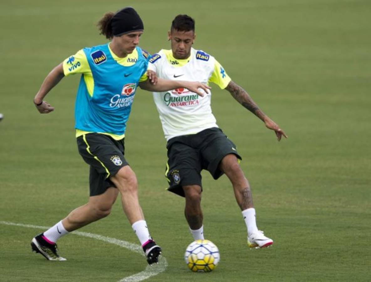 Así fue el primer entrenamiento de Neymar con Brasil de cara al juego ante Uruguay