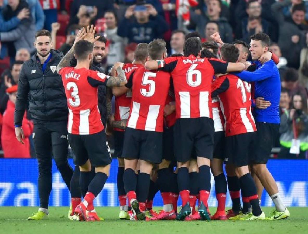 Athletic Bilbao's players celebrate their win at the end of the Spanish Copa del Rey (King's Cup) quarter-final football match Athletic Club Bilbao against FC Barcelona at the San Mames stadium in Bilbao on February 06, 2020. (Photo by ANDER GILLENEA / AFP)