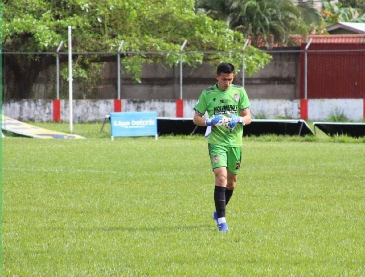 El joven portero José Paz nació en las filas de la Real Sociedad tal como su hermano Jonathan, con quien compartirá vestuario en el Olimpia en 2023.