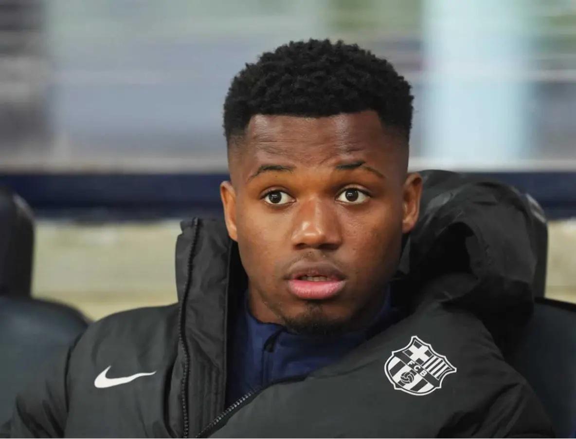 Hansi Flick pide que lo regalen o venda: el jugador que no quiere ni ver en Barcelona y el club toma decisión