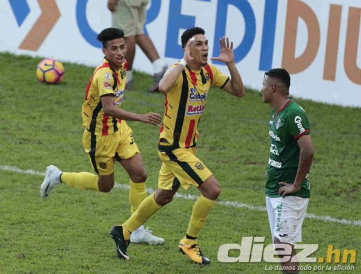 NO SE VIO: Aficionados terminan gaseados por la policía en el clásico sampedrano