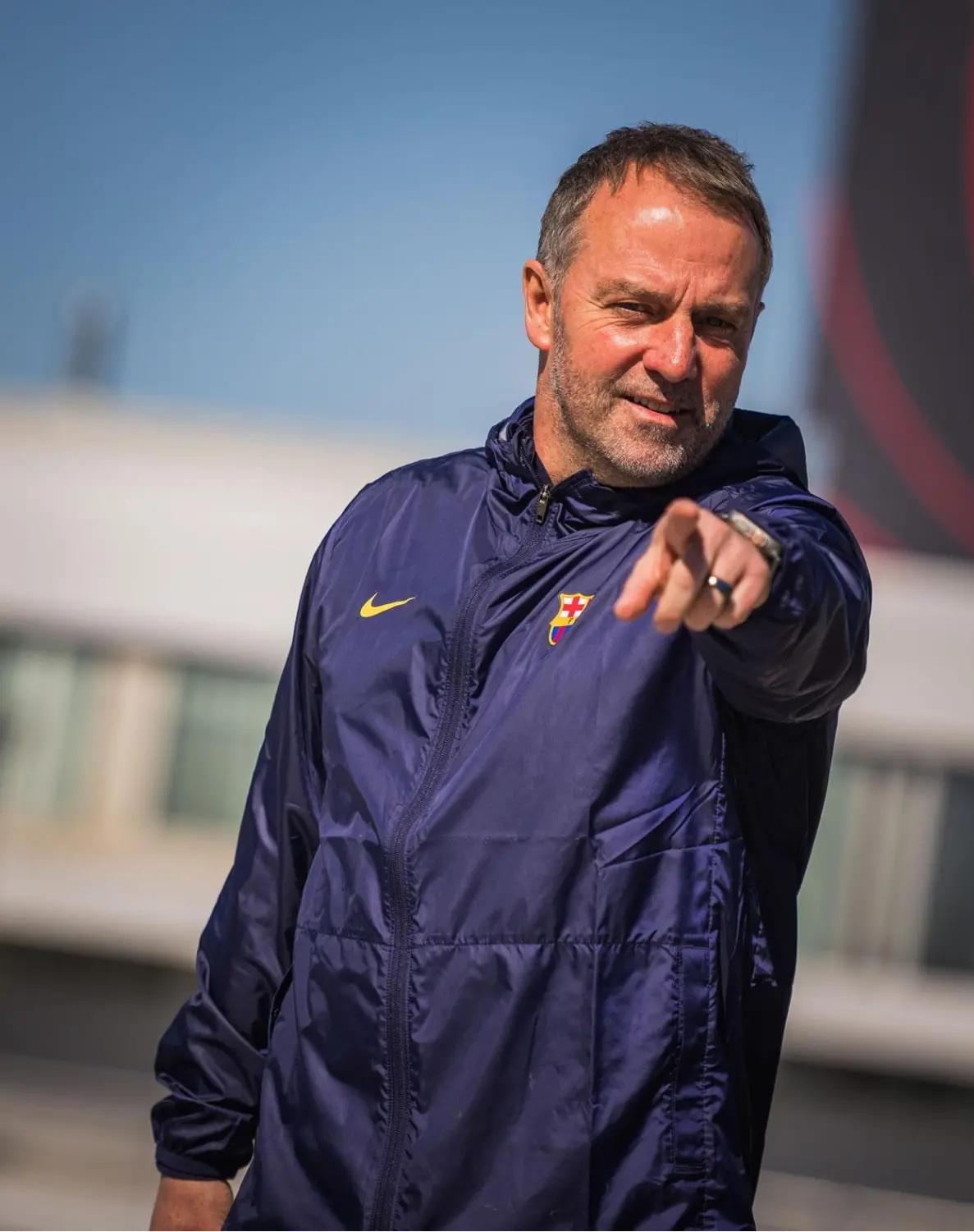 Hansi Flick pide que lo regalen o venda: el jugador que no quiere ni ver en Barcelona y el club toma decisión