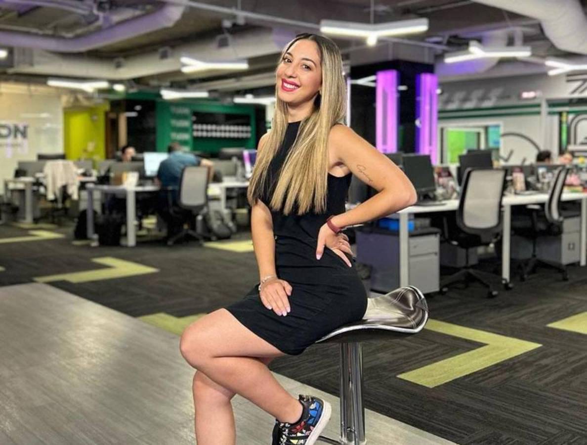 Reportera de TUDN prueba las baleadas previo al Honduras-México y esta fue su reacción