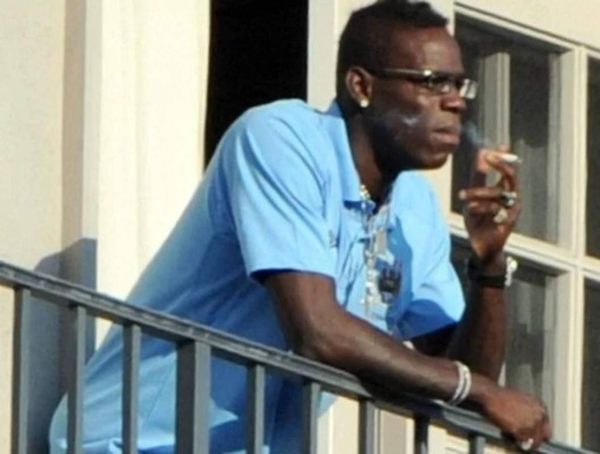 Dos del FC Barcelona y de la Juventus: Grandes futbolistas que fueron cazados fumando