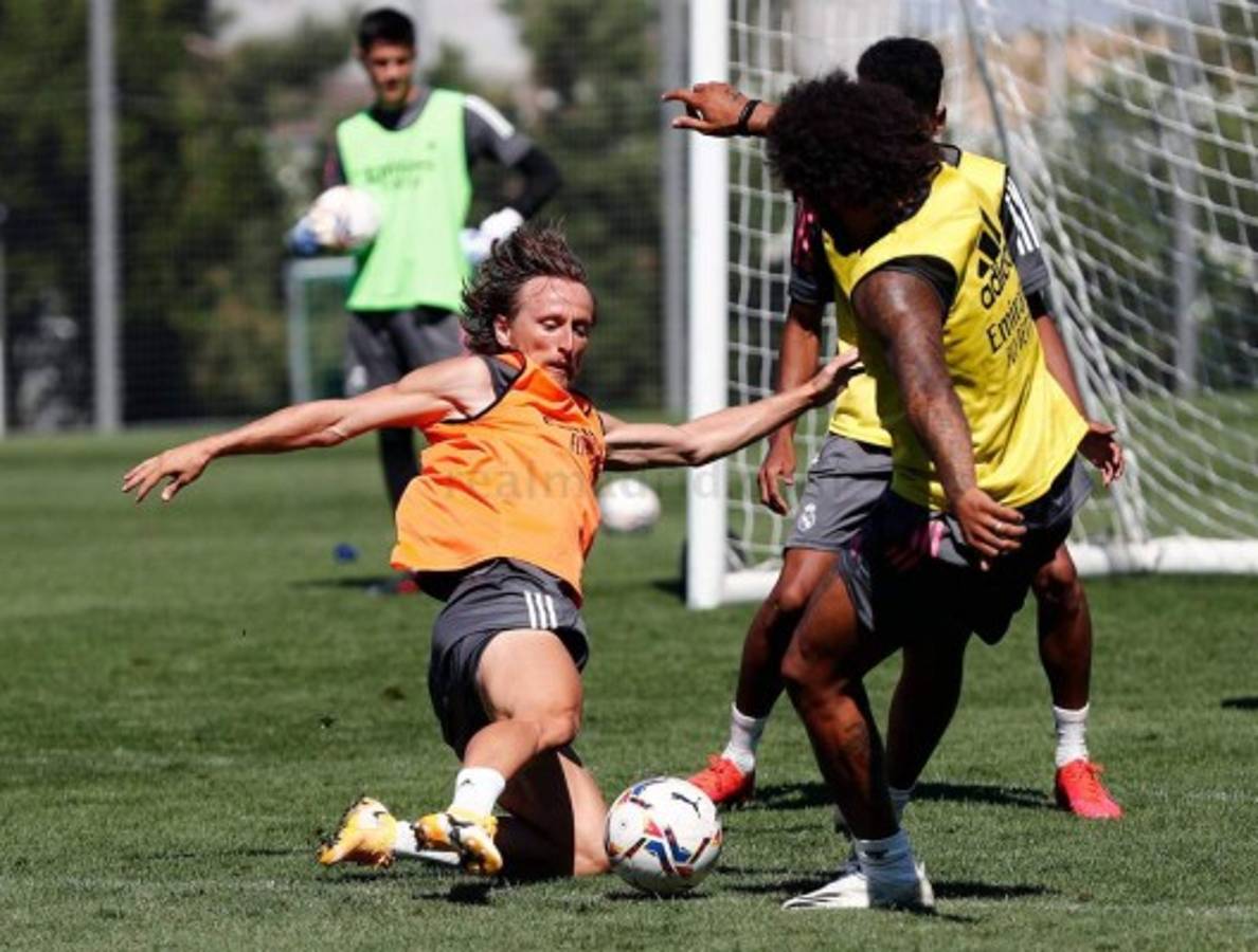 Sorpresiva visita, dos salidas y una estrella regresó: Así fue el sexto entrenamiento del Real Madrid