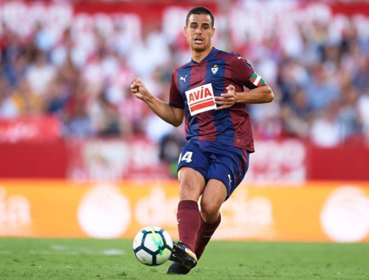 ¡Fichajes! El sorpresivo DT que se ofrece al Real Madrid y la lista de bajas del Barça