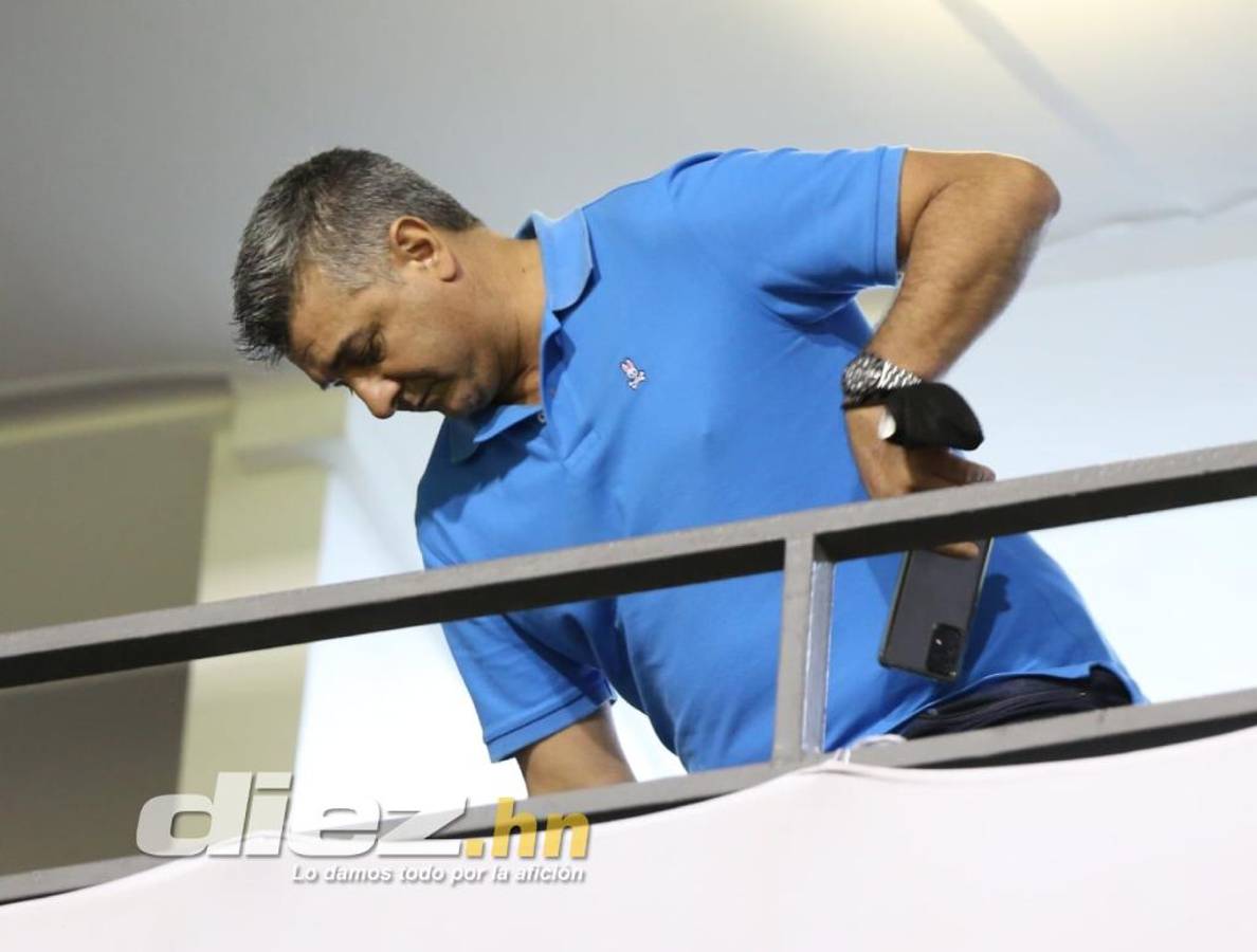 Lo que no viste en TV: El tierno abrazo de Troglio con unos niños, bellas chicas y Diego Vázquez en la doble cartelera en el Nacional