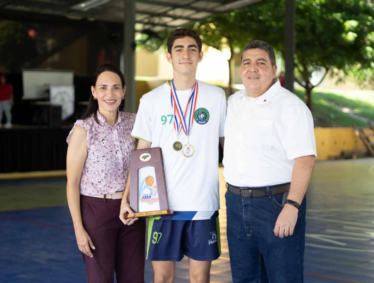 Andrés Handal, hijo de Afif Handal y Lizza Bobadilla, fue el MVP del torneo.