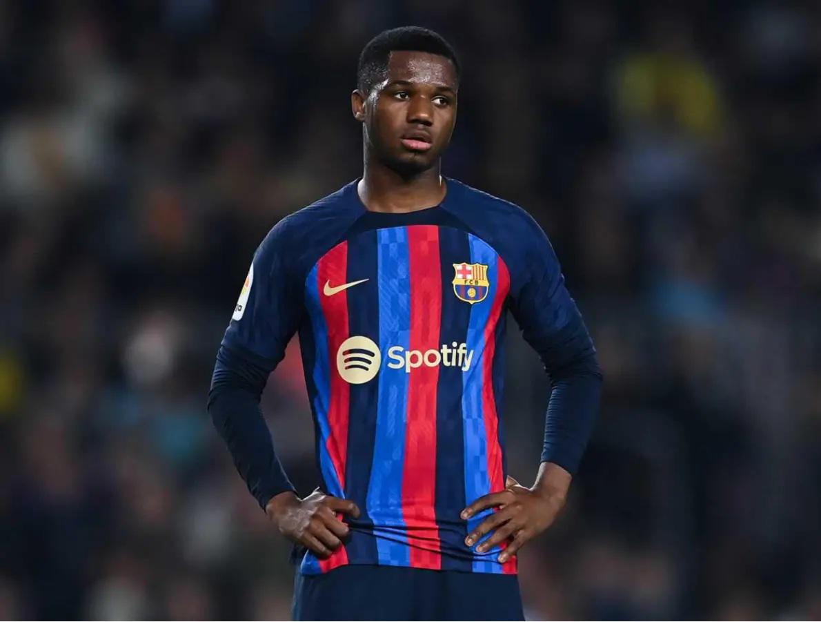 Hansi Flick pide que lo regalen o venda: el jugador que no quiere ni ver en Barcelona y el club toma decisión