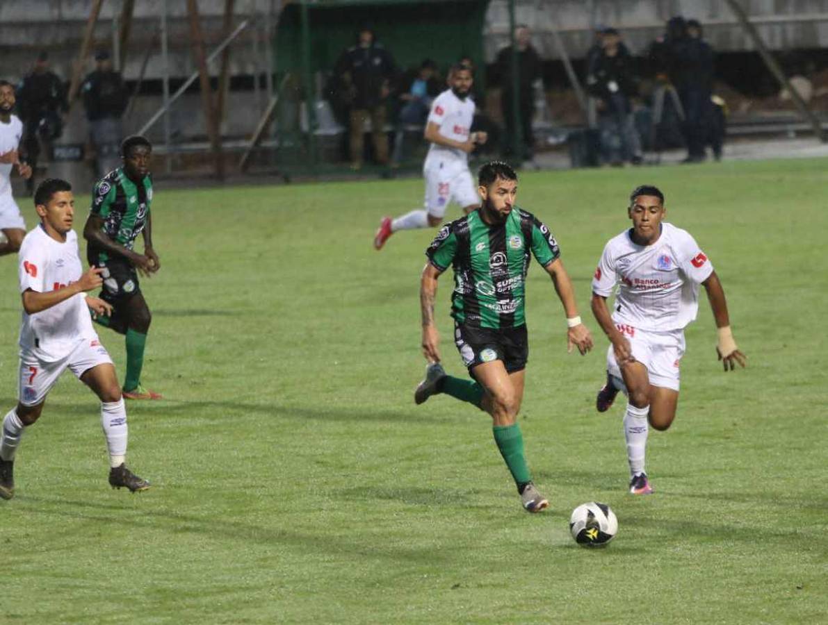Alberth Elis vivió un día especial al volver a jugar, los saludos de Eduardo Espinel y el festejo de Jorge Benguché en la victoria del Olimpia