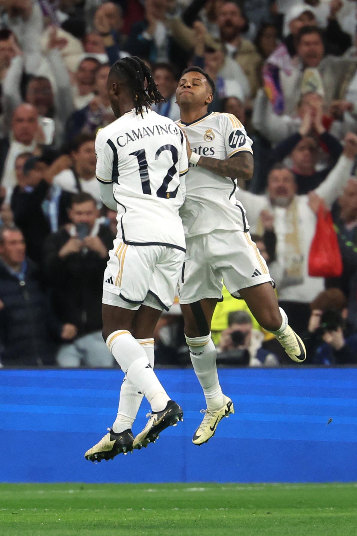 Real Madrid - City: Guardiola explota en el Bernabéu, el extraño gesto de Ancelotti y el cruce de Vinicius con rival