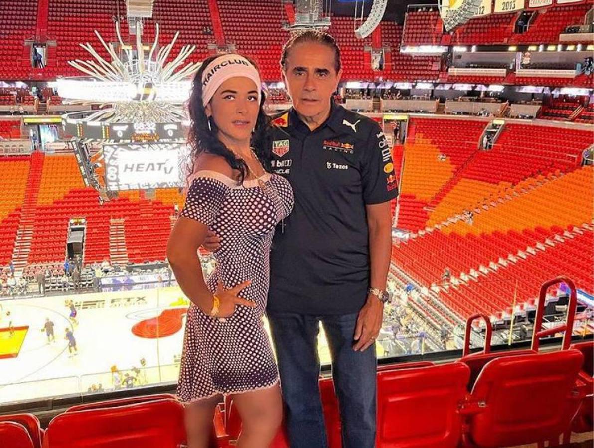 ¿Cuántos años le lleva? Ex comentarista de TUDN es tildado de Sugar Daddy por la espectacular novia que tiene