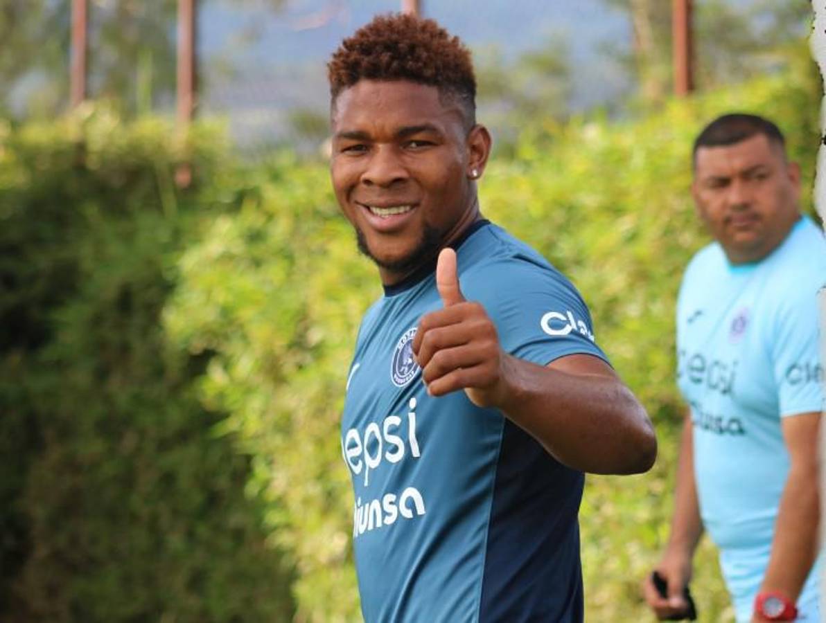 Fotos: Agustín Auzmendi y los nuevos fichajes ya lucen la camisa de Motagua; presentan al nuevo preparador físico